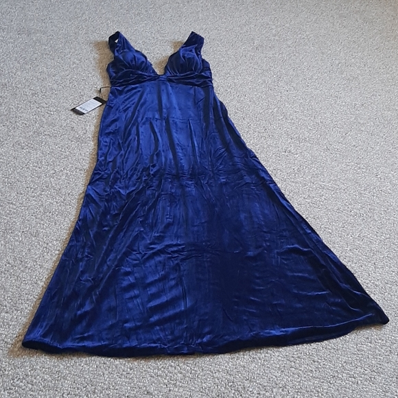 New Velvet Long Evening Prom Gala Maxi Dress. - Picture 4 of 12